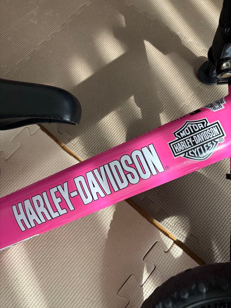 ⭐︎送料込み　カッコいい！　ハーレーダビッドソン　ストライダー　大きめサドル付き⭐︎