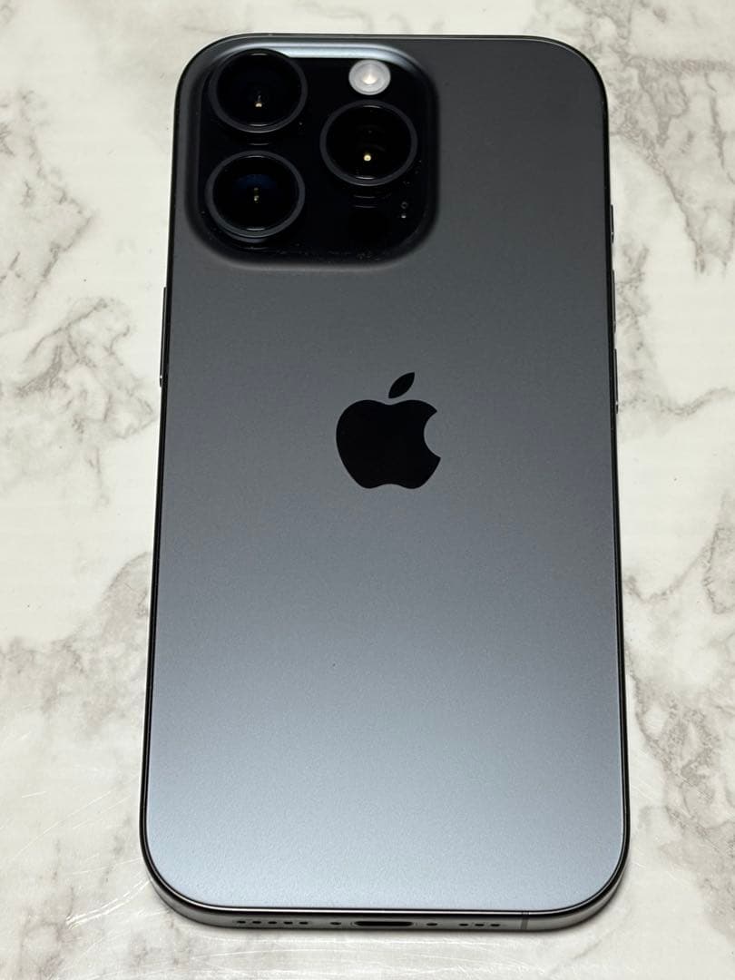 Apple iPhone 16Pro ブラックチタニウム 本体
