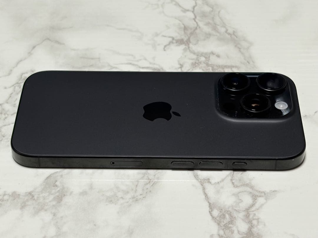 Apple iPhone 16Pro ブラックチタニウム 本体