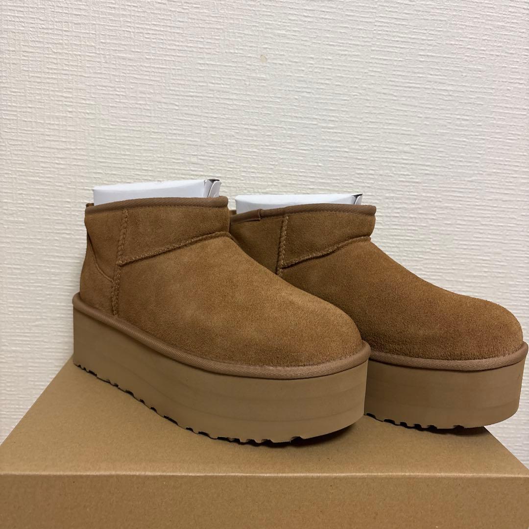 未使用　UGG Classic Ultra Mini Platform 24cm