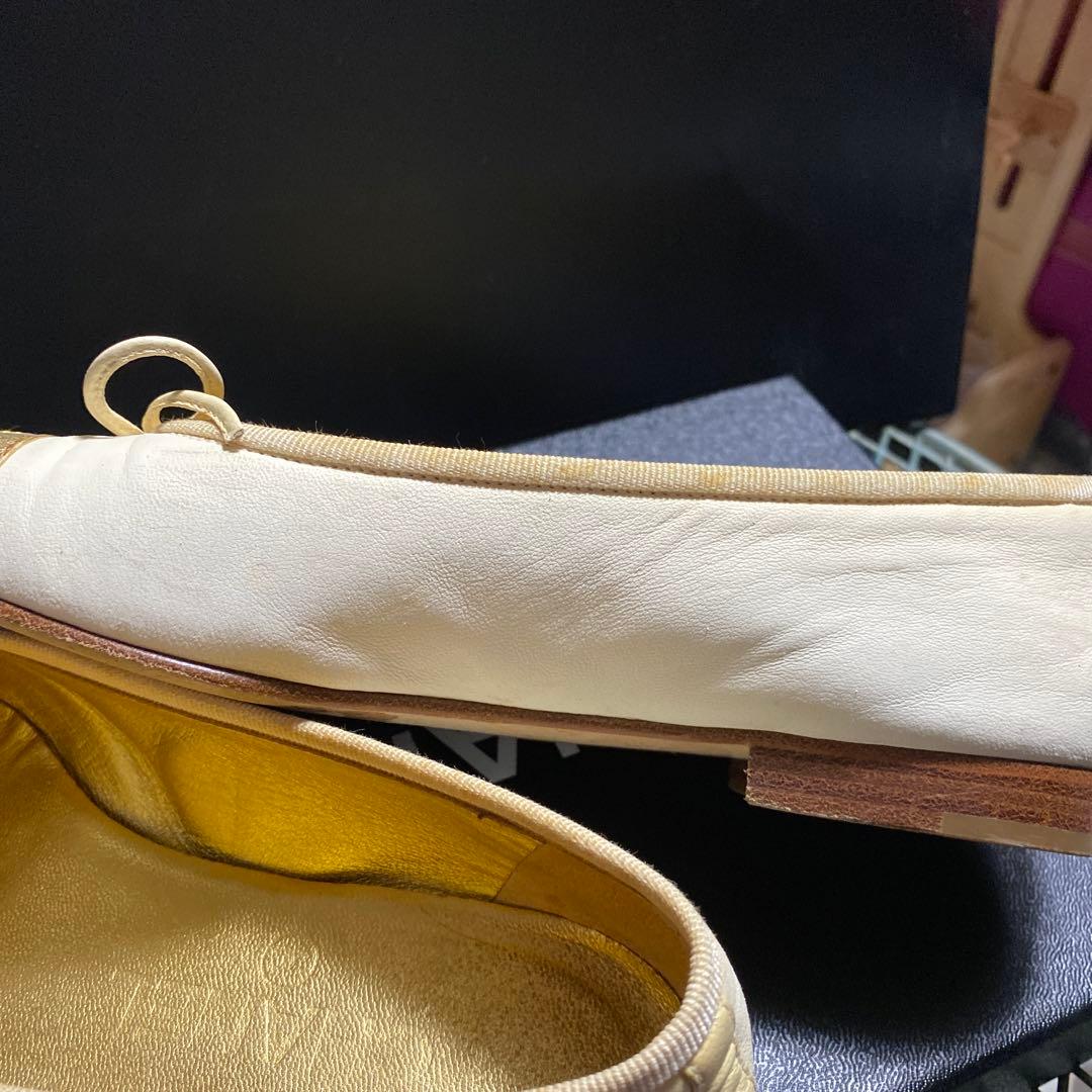 CHANEL アイボリー・ゴールド バレエシューズ