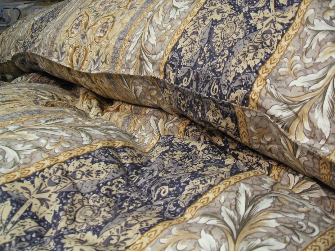 在庫限定激安価格！新品＊ロイヤル＊フランス９３％＊増量１，３キロ＊羽毛布団ＳＢ