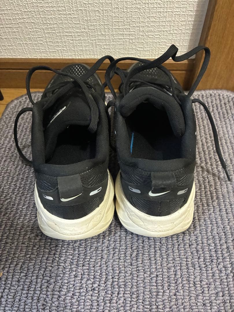 ナイキ　ボメロ18 ブラック　23cm