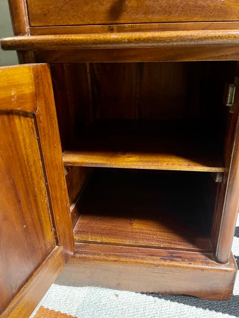 クラシック家具 チェスト ナイトテーブル アンティーク？