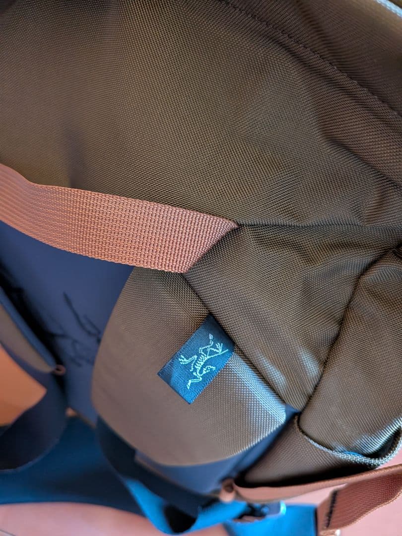 【美品】アークテリクス　ミストラル8 カーキ