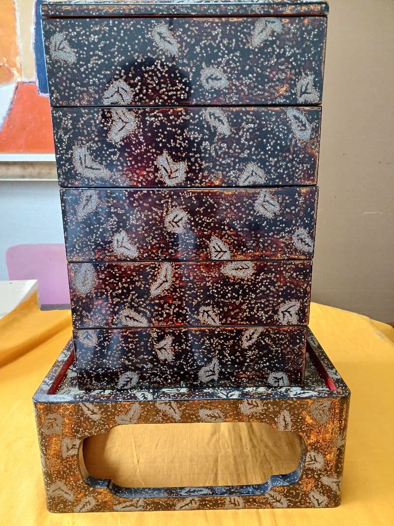 若狭塗？　五段重箱　台付き