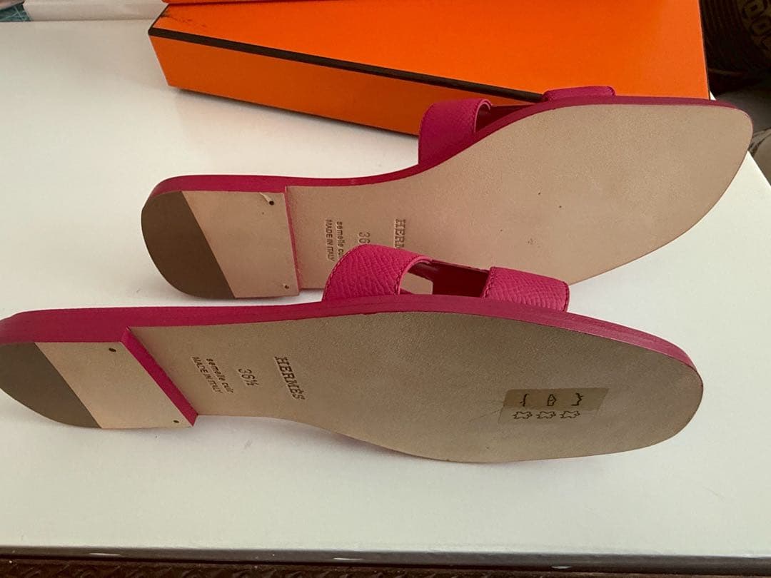 新品未使用エルメス、サンダル オラン、ローズショッキング