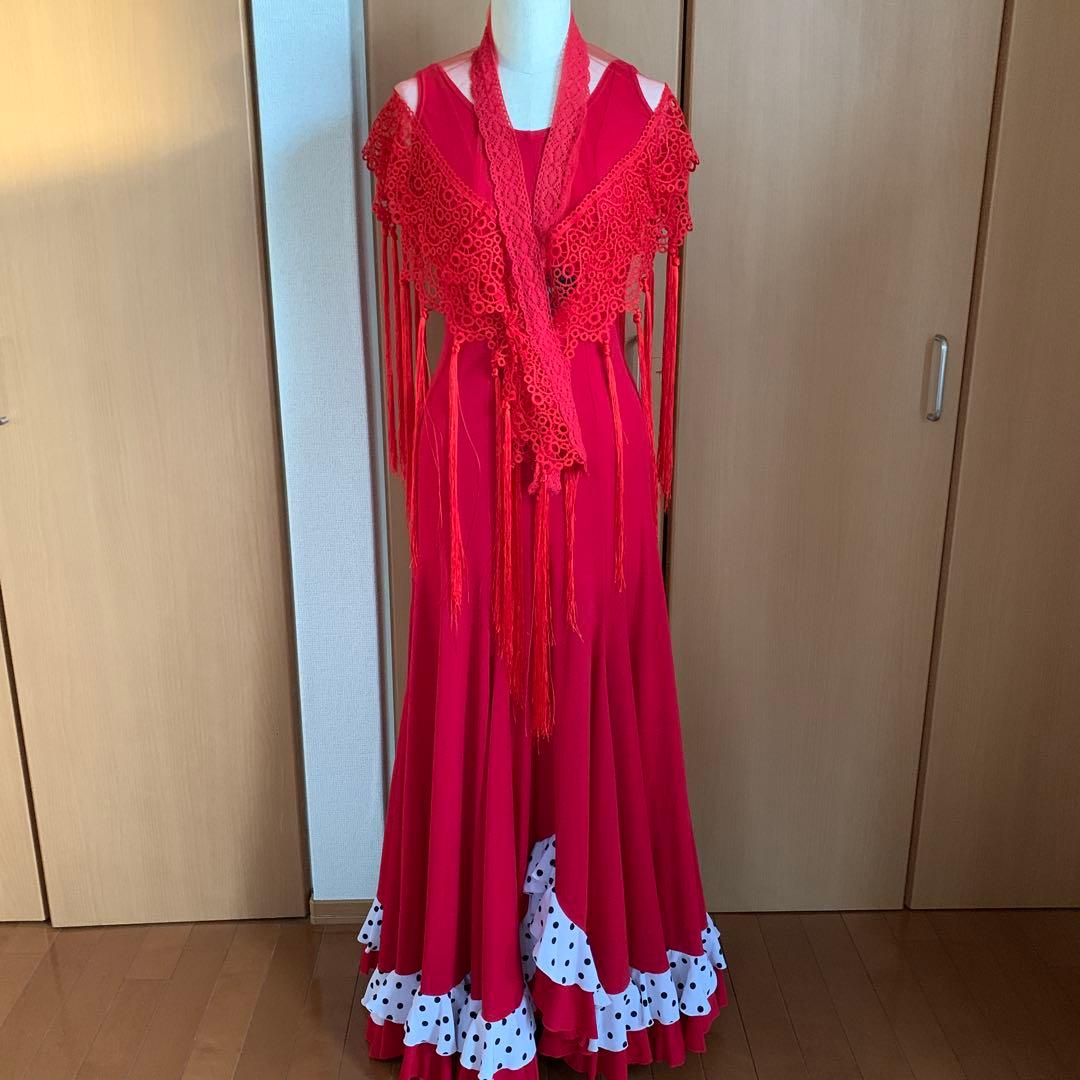赤いフリル付きフラメンコドレス