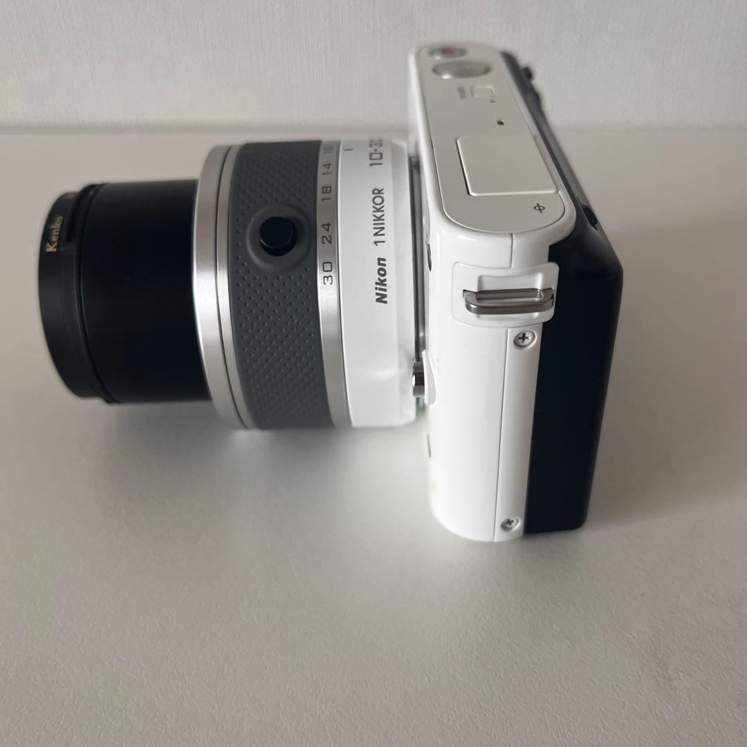 ニコンNikon 1 J2 ホワイト　コンデジ　デジカメ