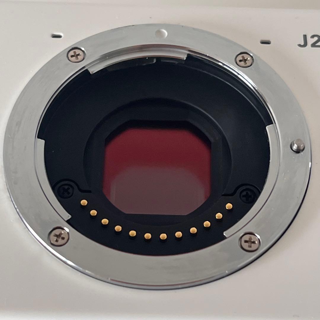 ニコンNikon 1 J2 ホワイト　コンデジ　デジカメ