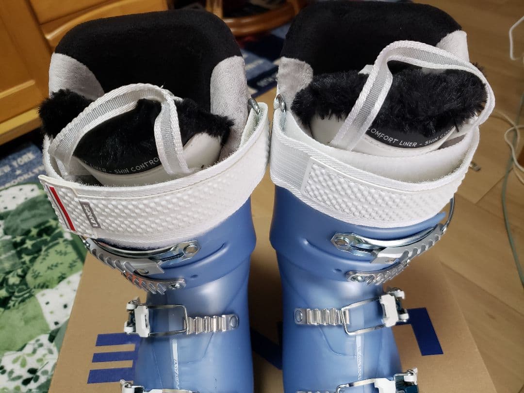 LANGE WOMEN'S LX 70 スキーブーツ (ライトブルー)