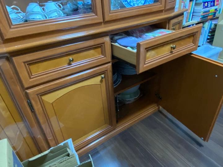 ドイツで買った食器棚　材質:桜の木