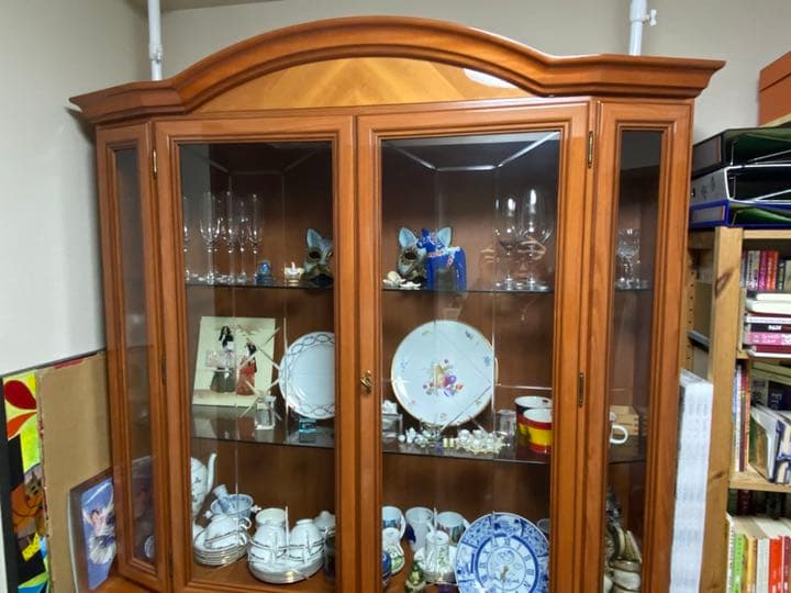 ドイツで買った食器棚　材質:桜の木