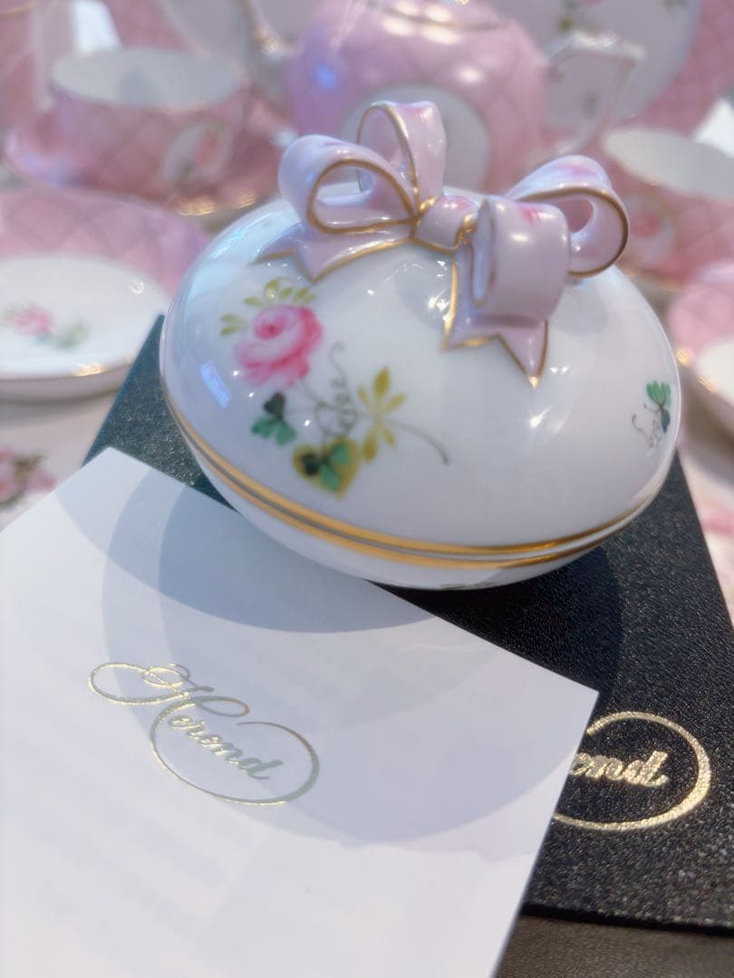 ヘレンド　新品未使用　ウイーンの薔薇シンプル　 ラウンドボックスリボン