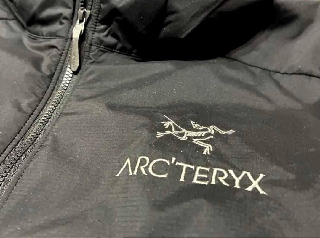 アークテリクス ATOM HOODY 黒 S 正規品 ネームロゴ ラストモデル！