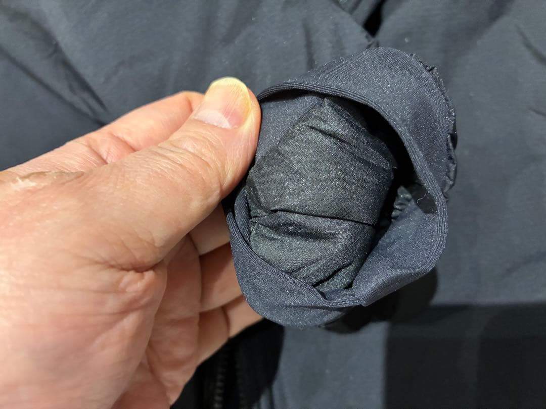 アークテリクス ATOM HOODY 黒 S 正規品 ネームロゴ ラストモデル！