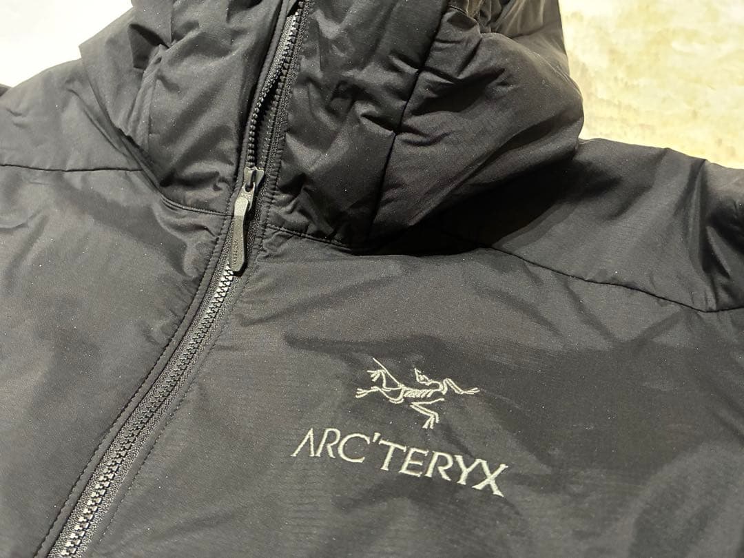 アークテリクス ATOM HOODY 黒 S 正規品 ネームロゴ ラストモデル！