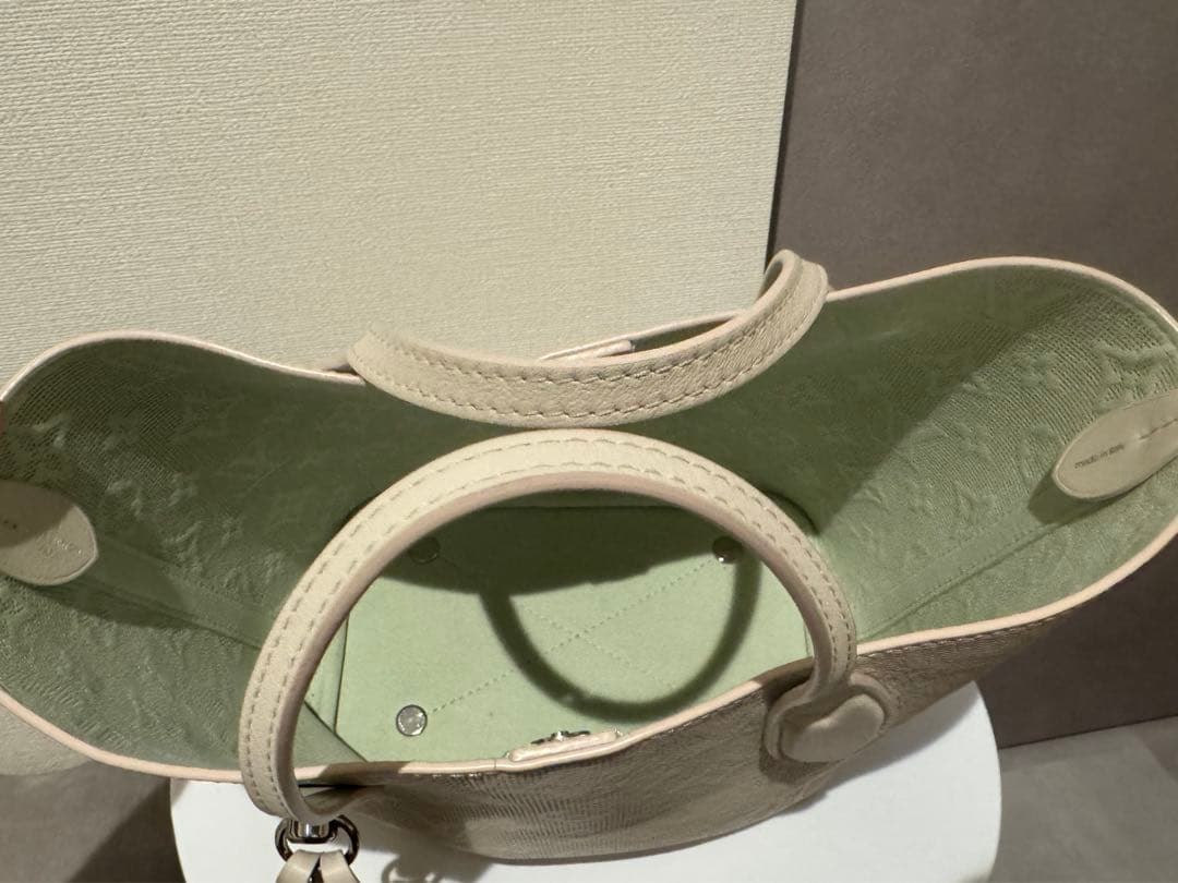 ルイヴィトン マヒナ リバーズ ブロッサム PM M24562 バッグ