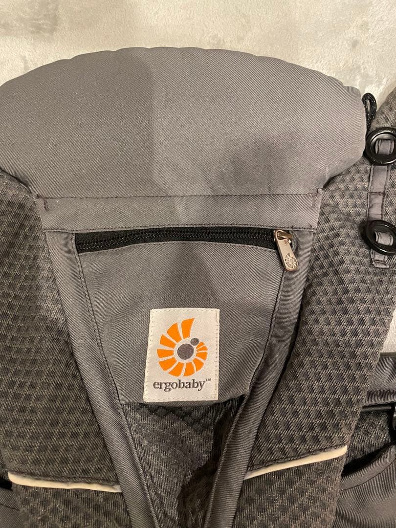 Ergobaby OMNI Bree グレー　未使用のポーチもあります