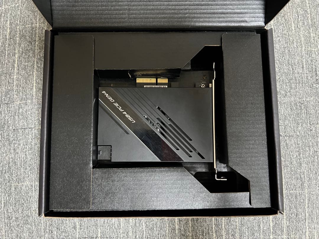 ASUS USB4 PCIe Gen4 カード、デュアル USB4 ポート