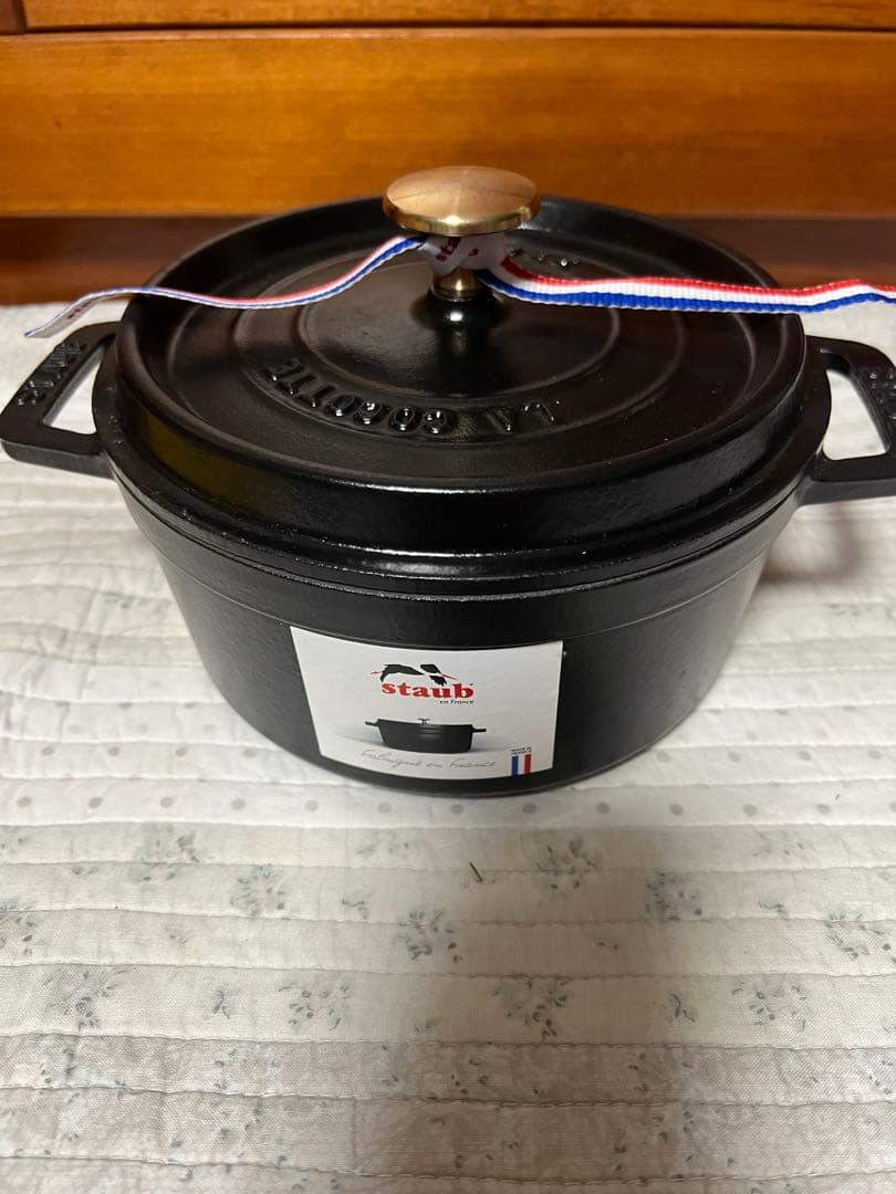 新品未使用　STAUB ストウブ ココット ラウンド 18cm ブラック 鋳物鍋
