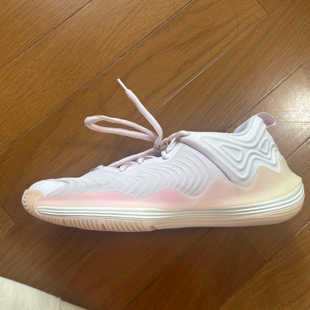 ピンク メッシュ バスケットボールシューズ