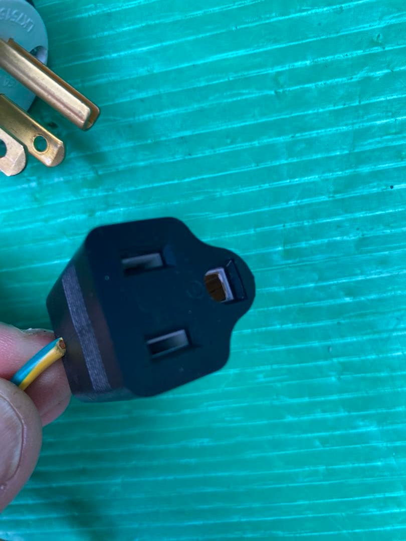 パラソルパティオヒーター(テーブル無タイプ)【UFO君】の電源は110Ｖ60HZ