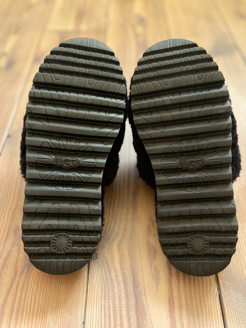 じゅんち UGG アグ ファー ストラップサンダル黒 25cm 新品未使用