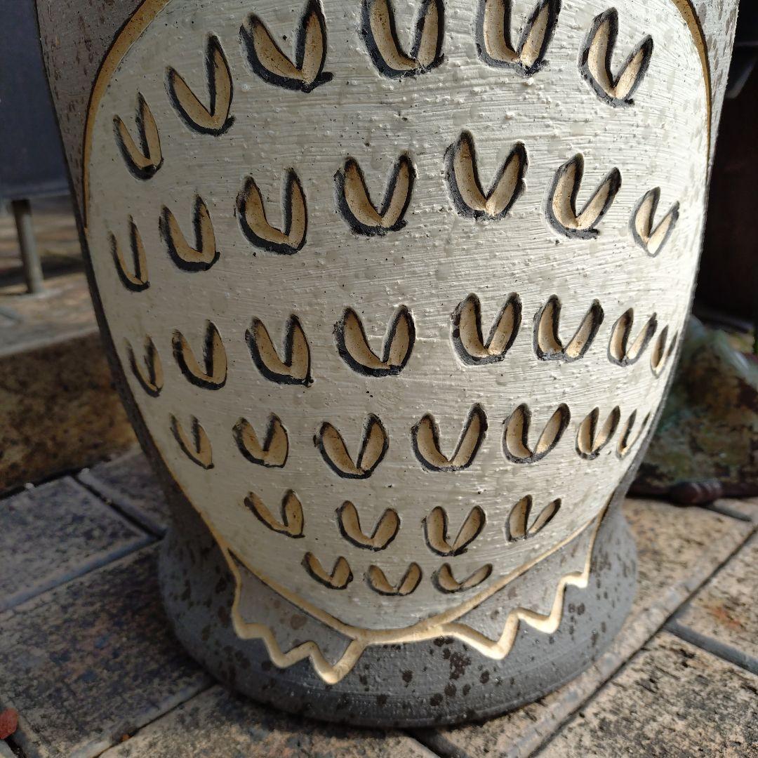 信楽焼　ふくろう彫傘立て