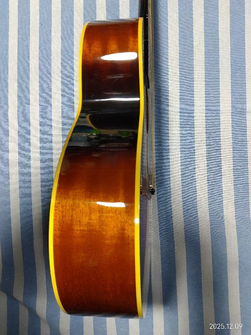 EpiphoneのGibsonヘッドの小振りアコギEL-00美品、ハードケース付