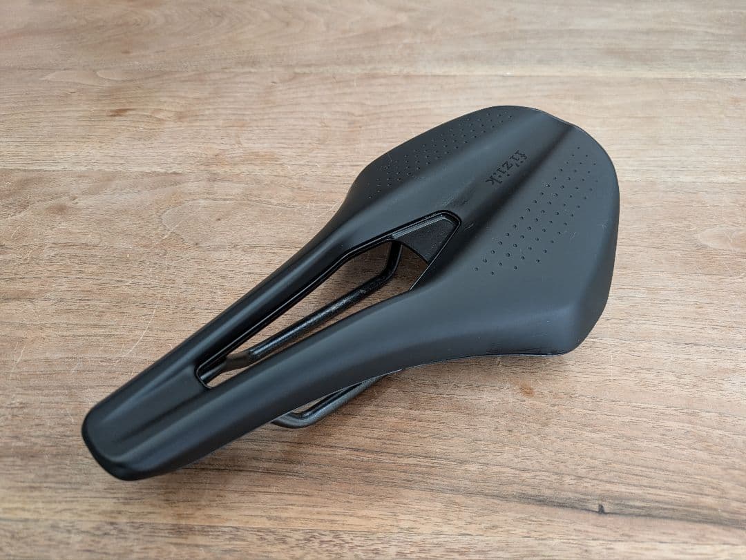 fi’zi:k フィジーク Tempo Argo R3サドル 150mm