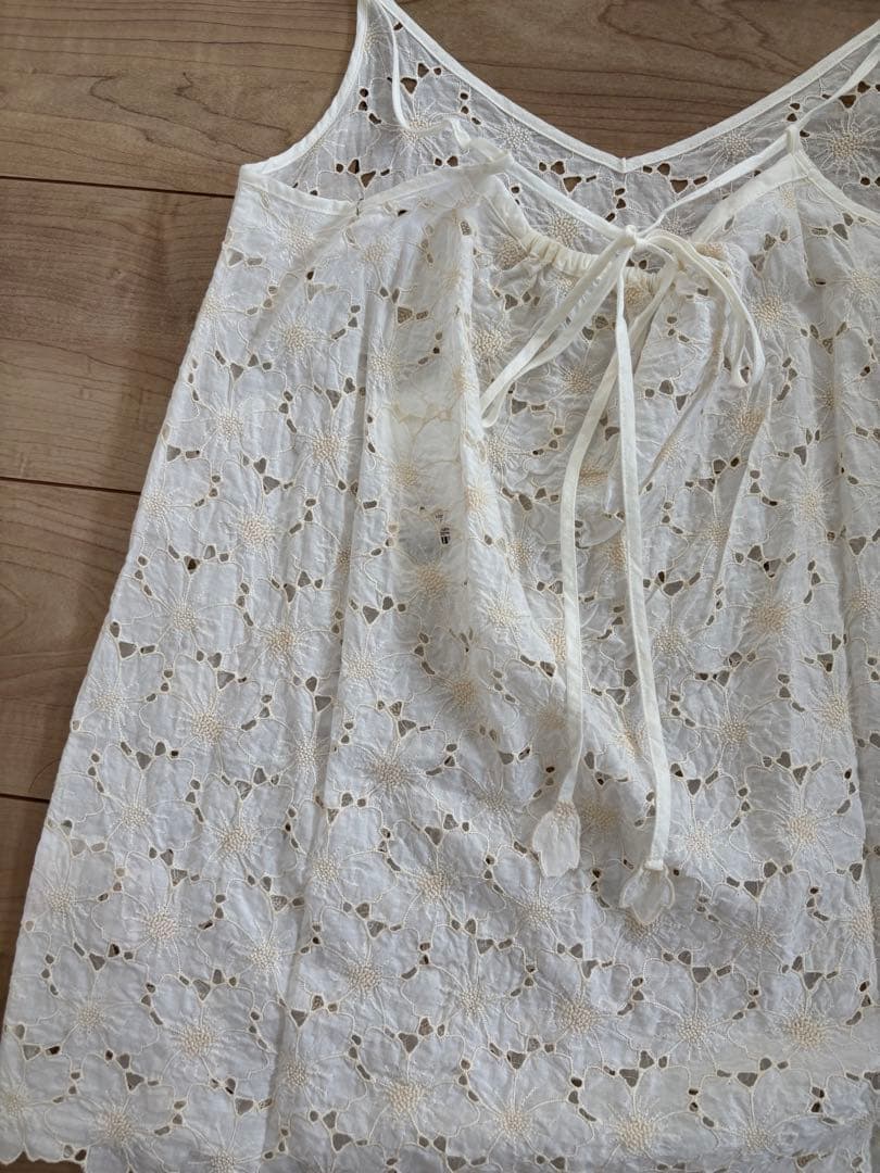 プリスティン　花柄刺繍 ホワイトキャミソール