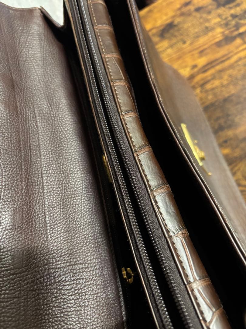 超激安一生物早い者勝ち激レア最終未使用希少ラグジュアリー本クロコダラスバッグ