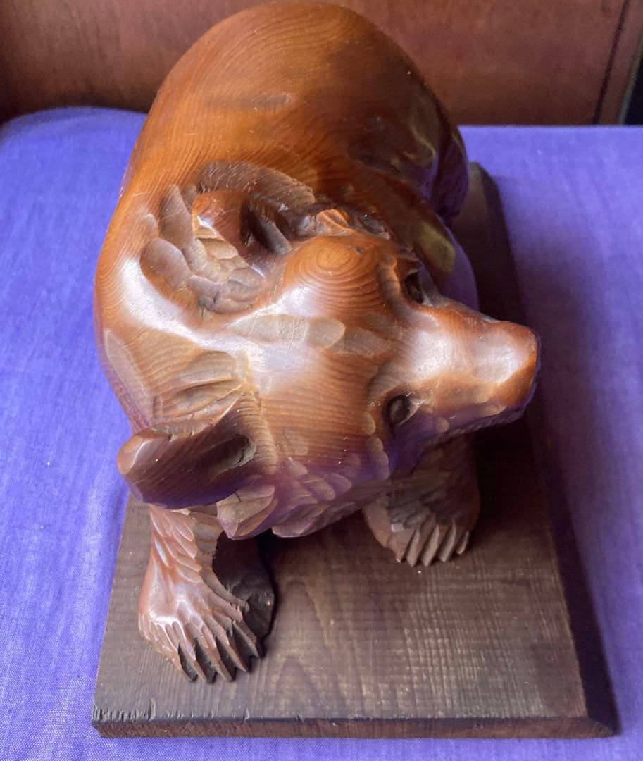 木製クマ彫刻 手彫り インテリア　作家もの　哲也作　台座立札あり　吼え熊　毛彫り