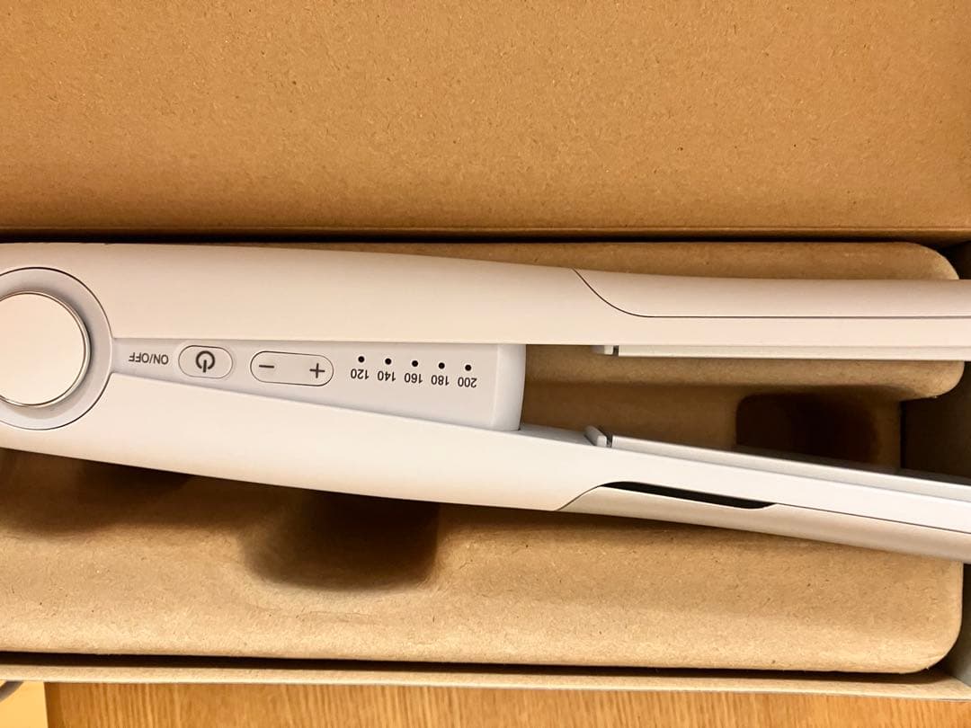 ホワイト ストレートヘアアイロン 温度調整可能