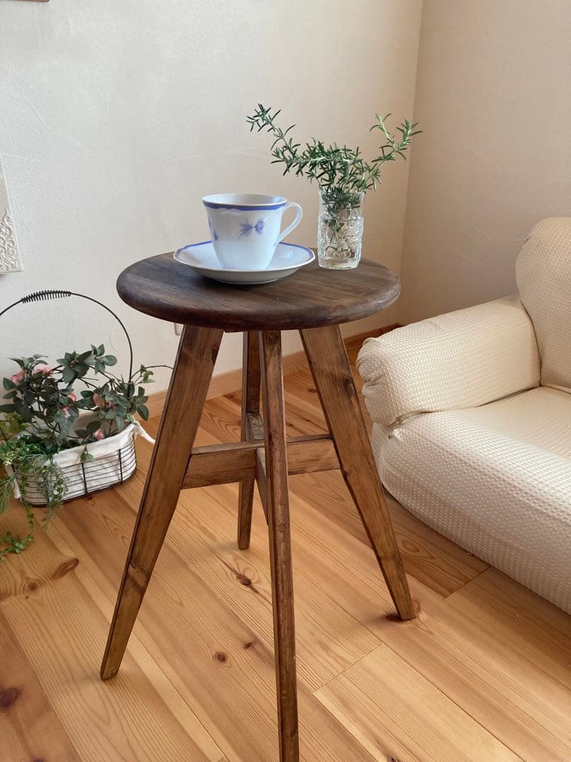 場所を取らないサイドテーブル