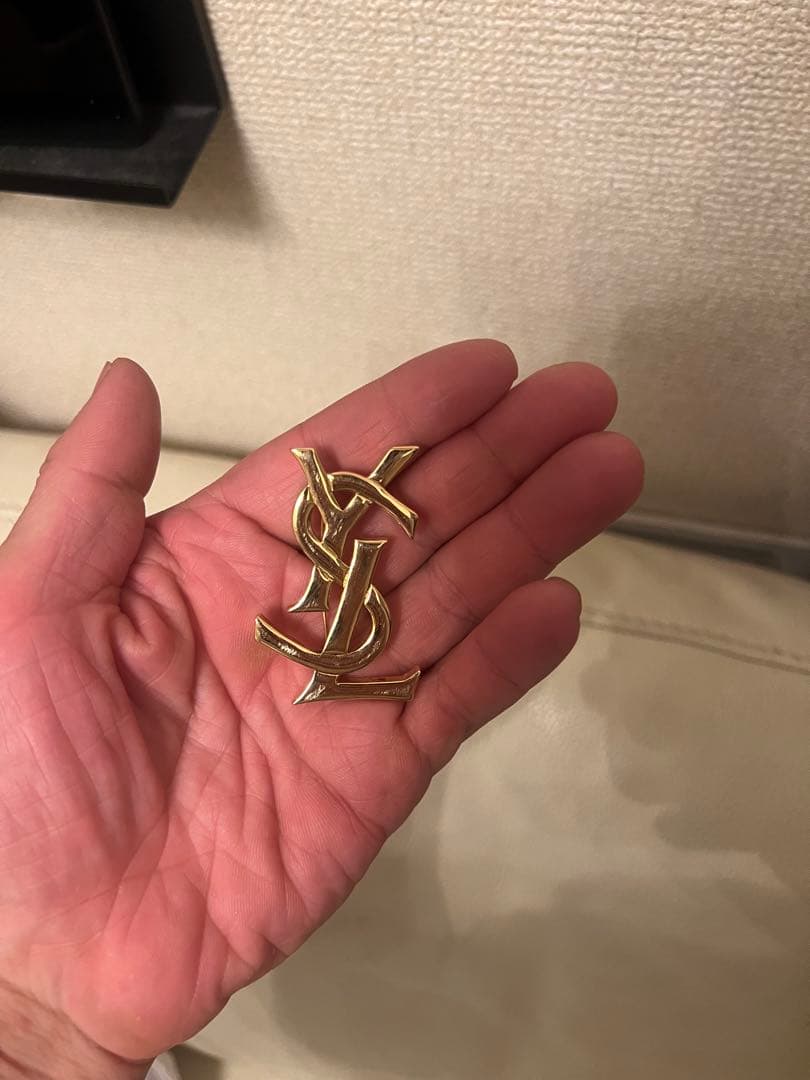 確実正規品Yves Saint Laurent イヴサンローラン ブローチ