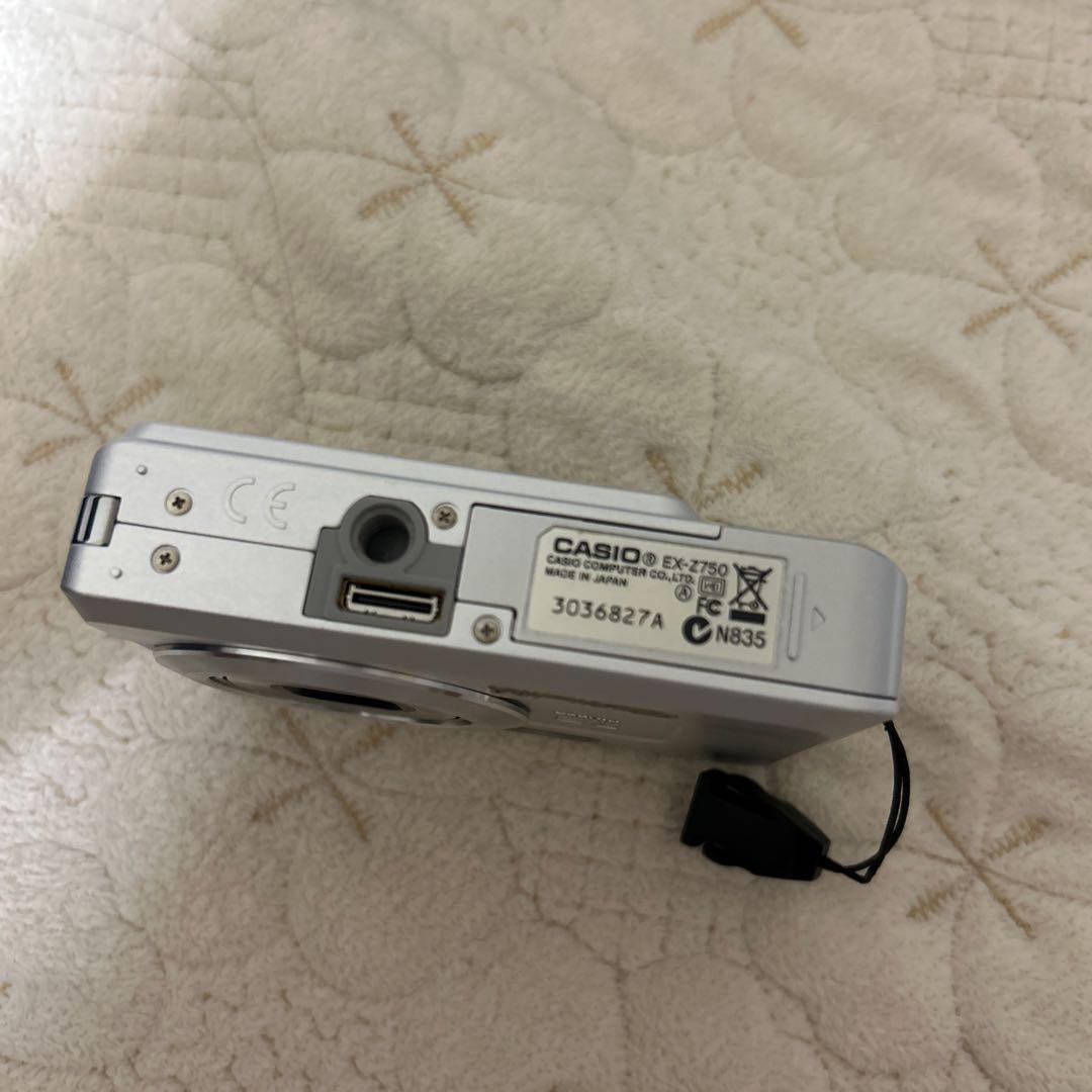 CASIO デジカメ　カメラ