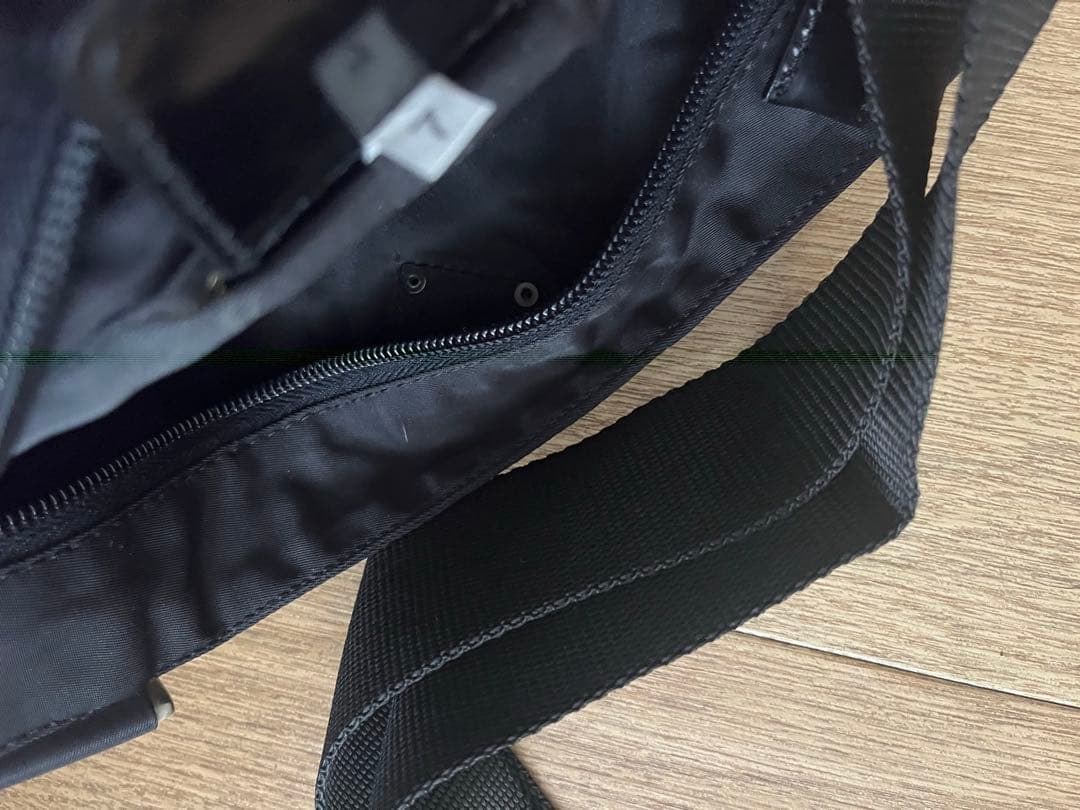 プラダ　サコッシュ　ショルダーバッグ