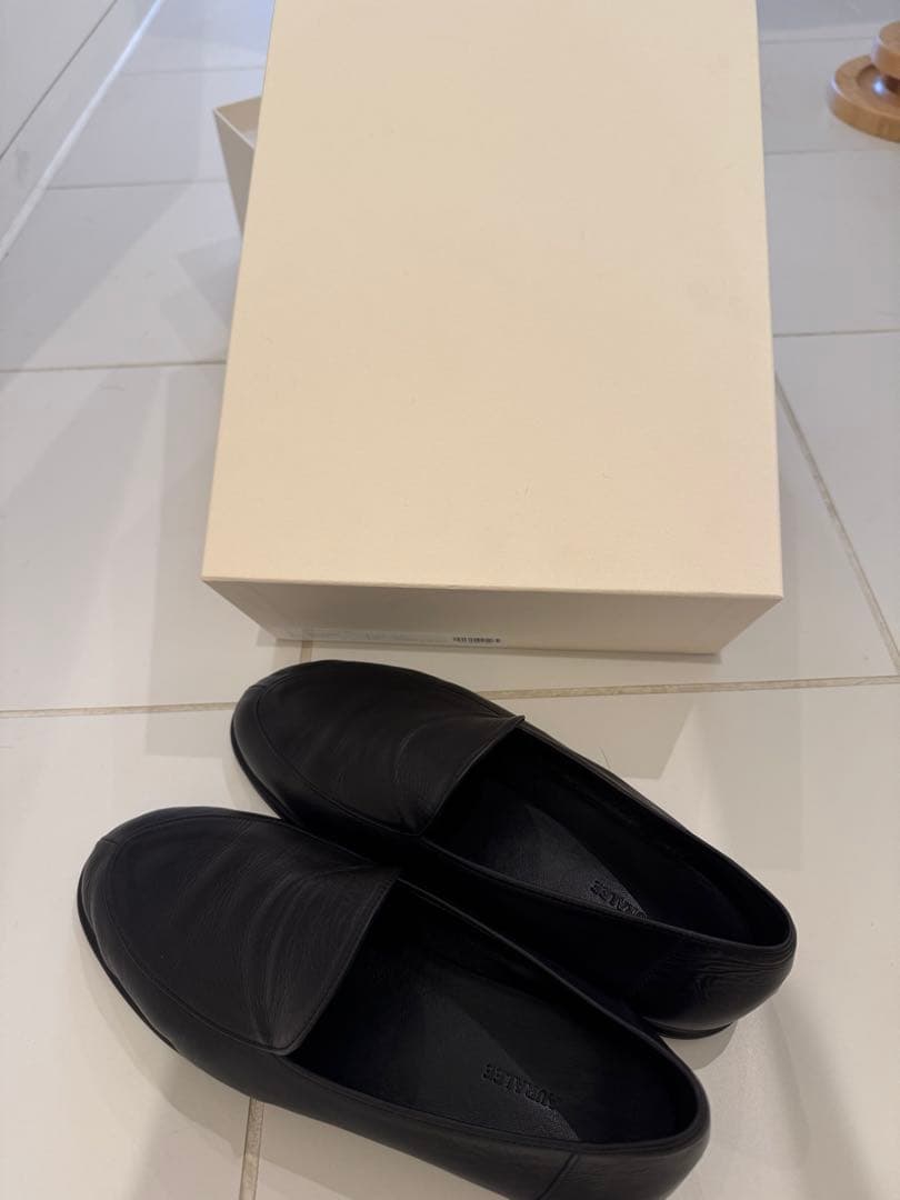 靴 AURALEE SOFT LEATHER LOAFERS