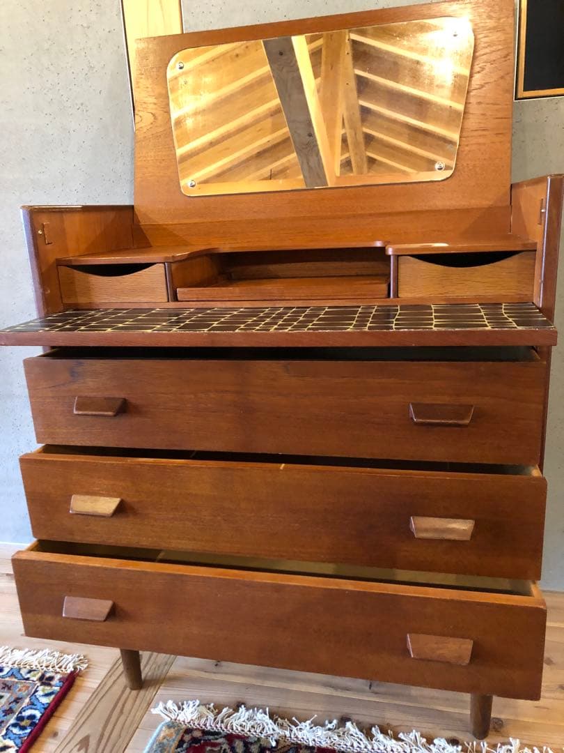 北欧ヴィンテージ家具　デンマーク　ドレッシングチェスト