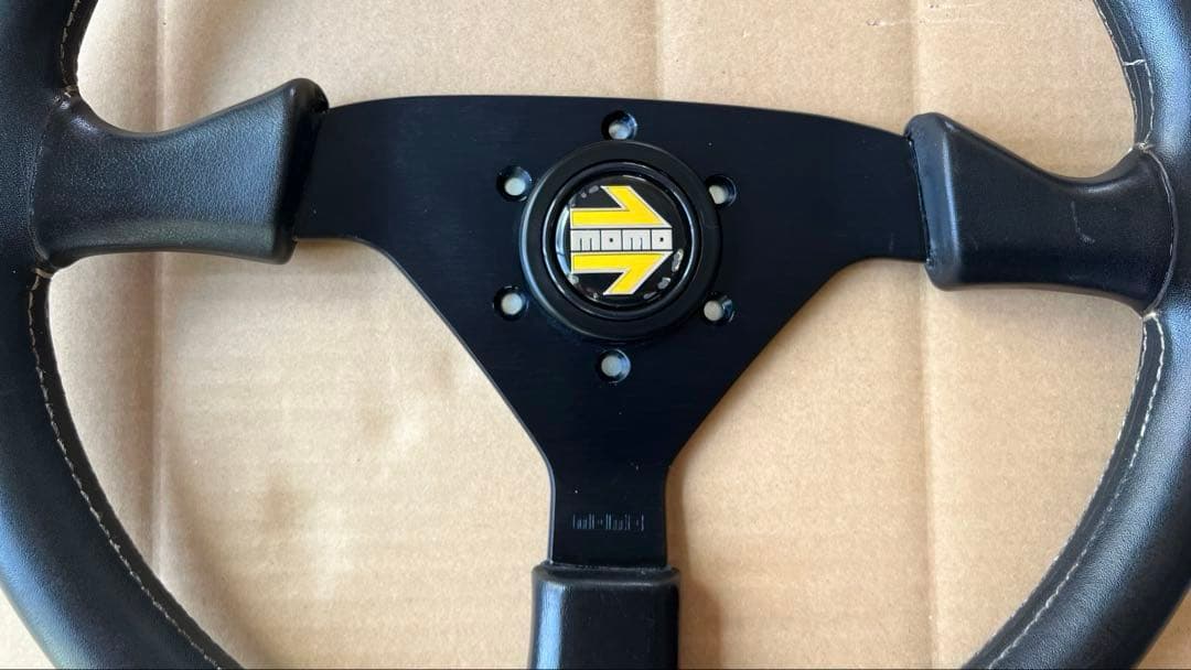 【希少】momoステアリング3スポーク 本革イタリア製(1987年)