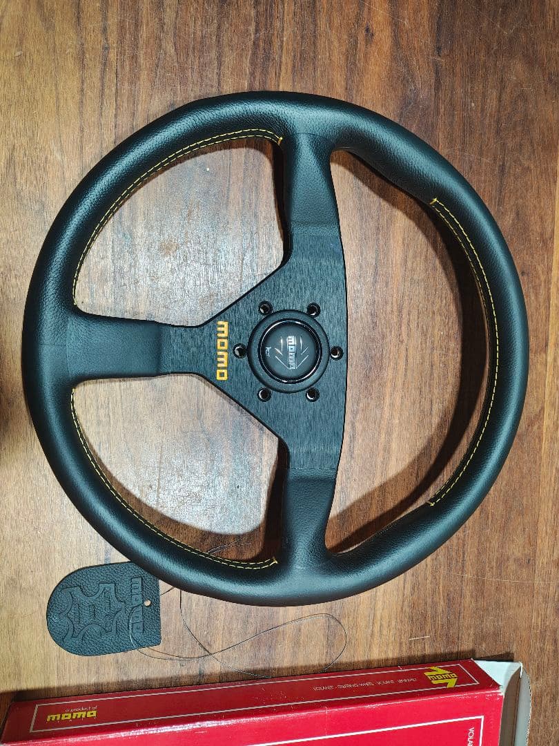 momo ステアリング ベローチェ 35Φ