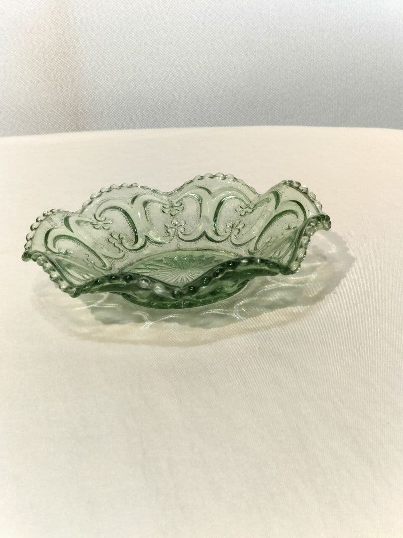 フリルガラス　プレスガラス　骨董品　グリーン　緑　昭和初期