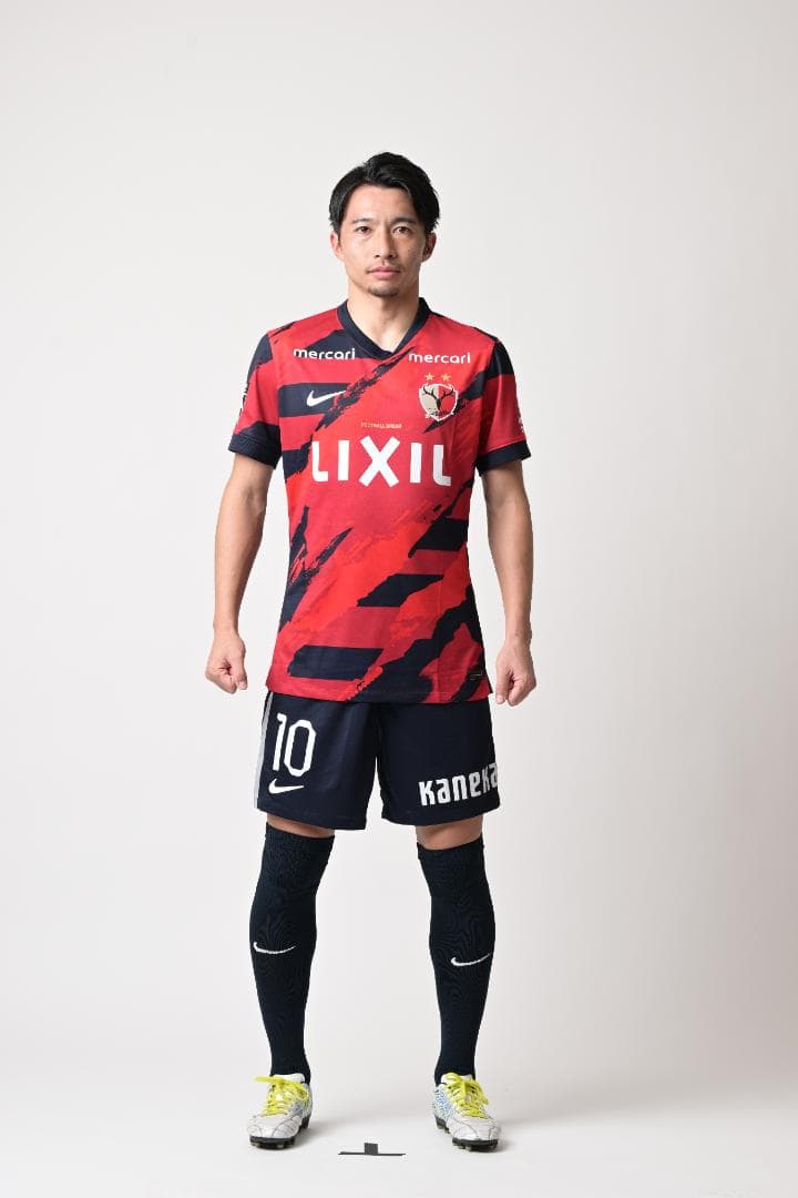 w*i様 柴崎 岳選手のサイン入り「25Ｊ１リーグ優勝記念Tシャツ」