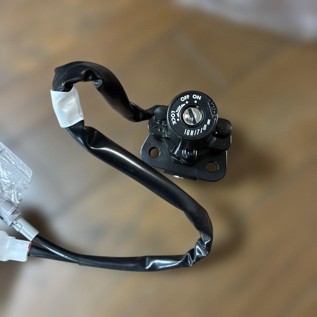 新品未使用　ヤマハ　セロー250キーセット 3C5-82021-11