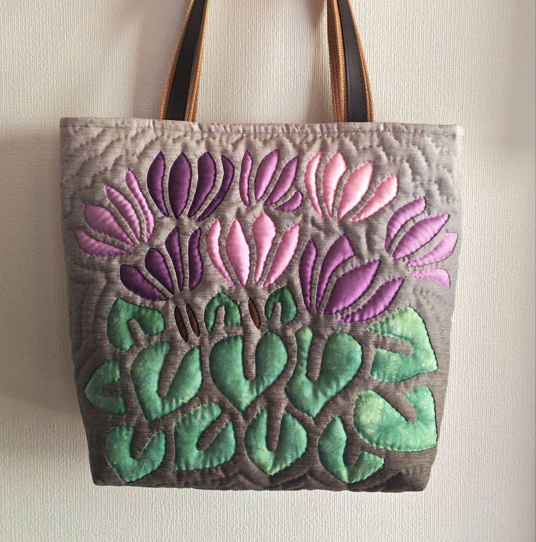フラワー！ハンドメイド　ハワイアンキルトバッグ　（シクラメン）
