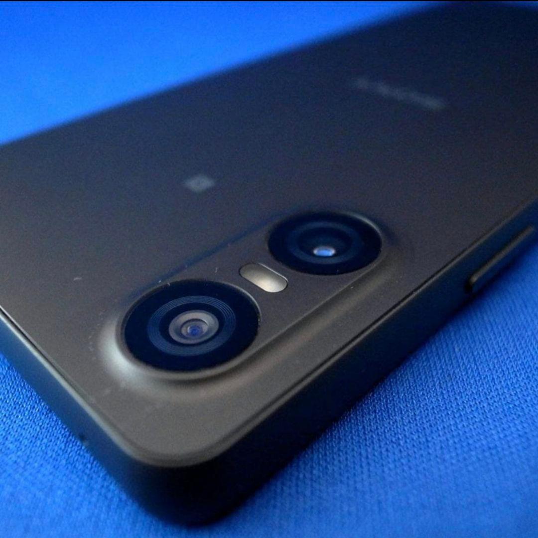 SONY Xperia 10 VI 本体 スタイルカバー付き