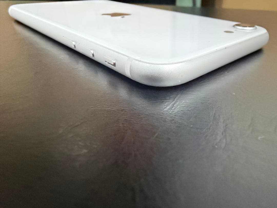 Apple iPhone SE (第2世代) 白　SIMフリー　128GB美品
