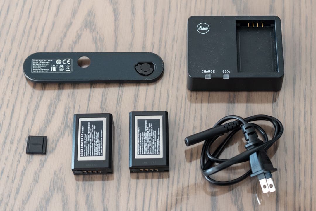 Leica ライカ M10 モノクローム　グリップ　予備バッテリー付き